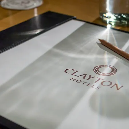 Clayton Dublin Airport Otel 4*